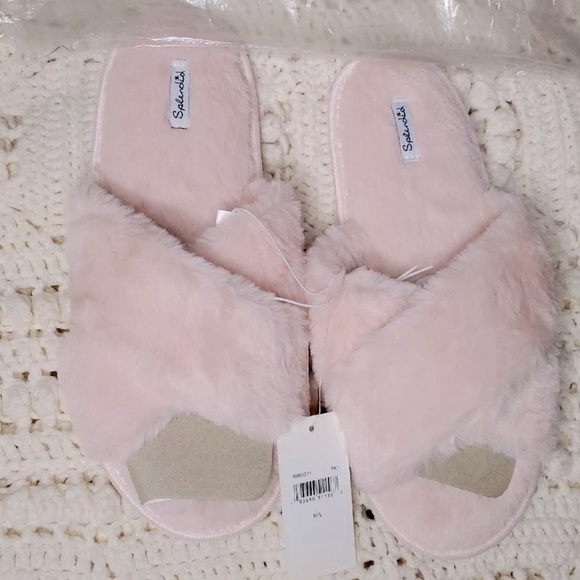 NWT Splendid Plush Criss-Cross Slippers Light Pink Size Medium/Large - Picture 13 of 14